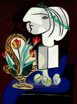  aux - Stillleben mit Tulpen Stillleben aux Tulpen 1932 kubist Pablo Picasso